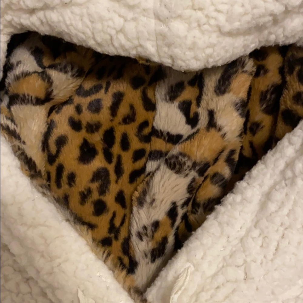 (SOLD) Wild Fable cropped sherpa - Picture 3 of 4